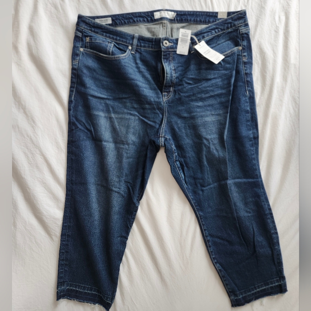 Torrid High Rise Straight Jean 22 short Nwt